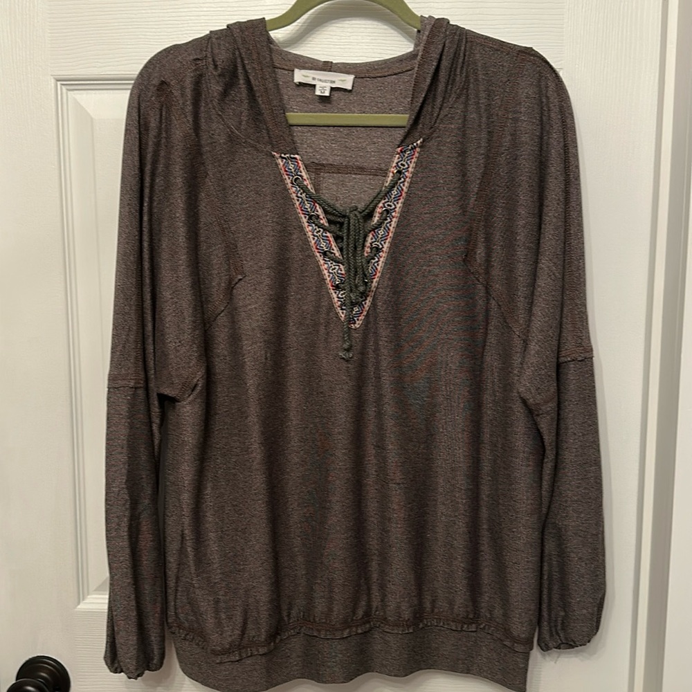 BD Collection pullover. Medium